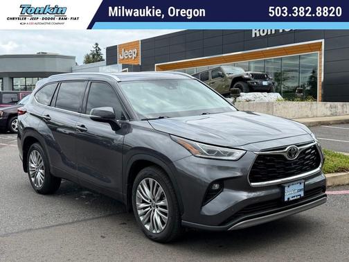 Magnetic Gray Metallic 2022 Toyota Highlander Platinum