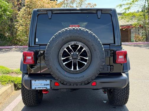 Black Clearcoat 2026 Jeep Wrangler Rubicon