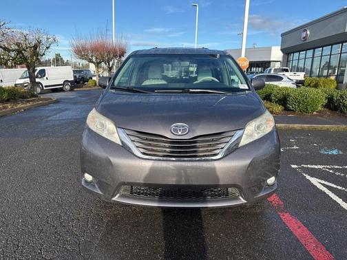 2013 Toyota Sienna XLE