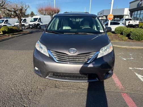 2013 Toyota Sienna XLE