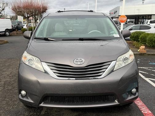 2013 Toyota Sienna XLE
