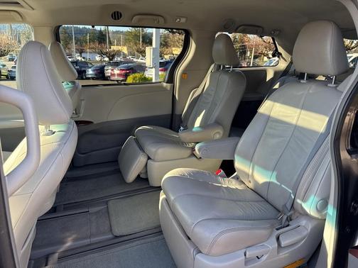 2013 Toyota Sienna XLE