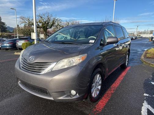 2013 Toyota Sienna XLE