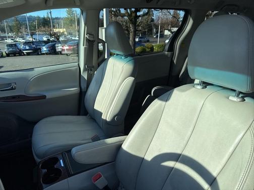 2013 Toyota Sienna XLE