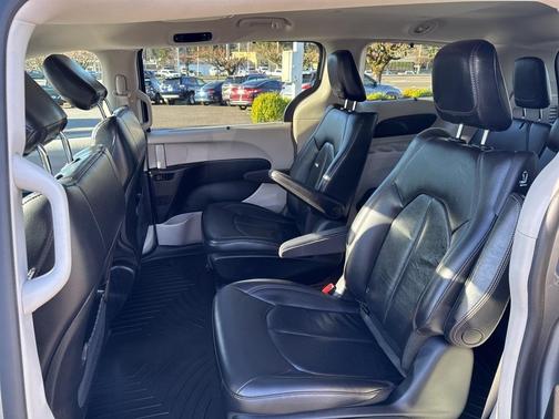 2018 Chrysler Pacifica Hybrid Touring L