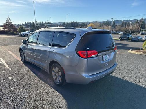 2018 Chrysler Pacifica Hybrid Touring L