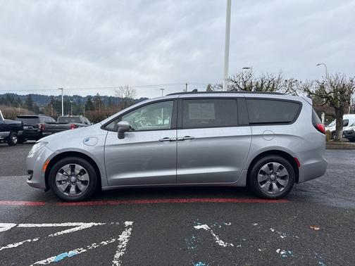 2018 Chrysler Pacifica Hybrid Touring L