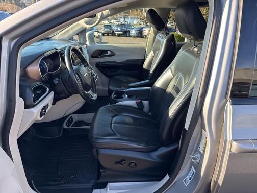 2018 Chrysler Pacifica Hybrid Touring L