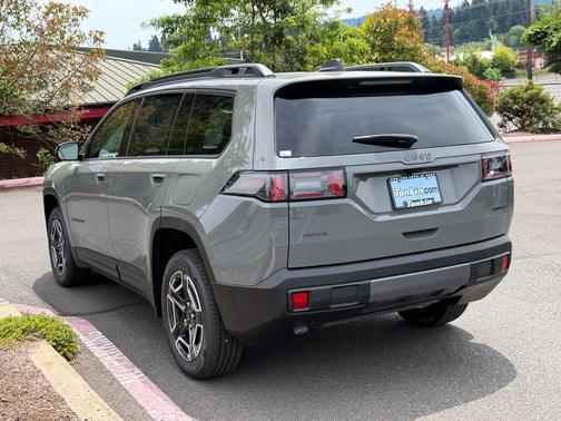 Sting Gray Clearcoat 2026 Jeep Cherokee LAREDO/LIMITED
