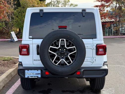 Bright White Clearcoat 2027 Jeep Wrangler Sahara