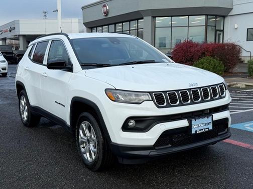Bright White Clearcoat 2026 Jeep Compass Latitude