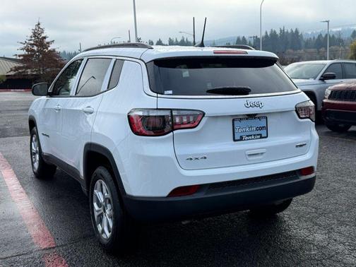 Bright White Clearcoat 2026 Jeep Compass Latitude