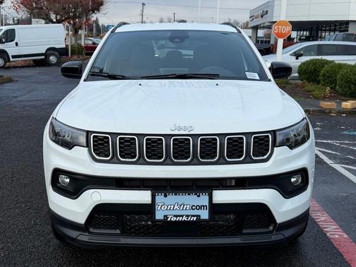 Bright White Clearcoat 2026 Jeep Compass Latitude