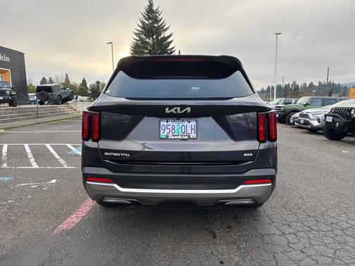 2025 Kia Sorento S