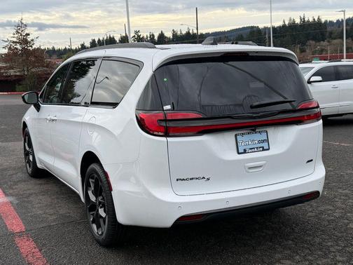 Bright White Clearcoat 2026 Chrysler Pacifica Select