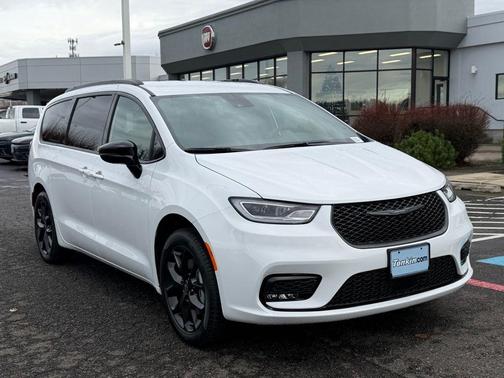 Bright White Clearcoat 2026 Chrysler Pacifica Select