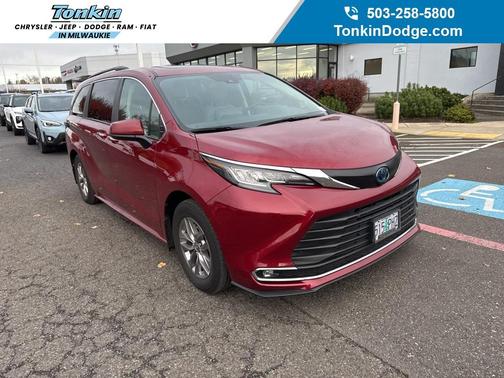 2023 Toyota Sienna XLE