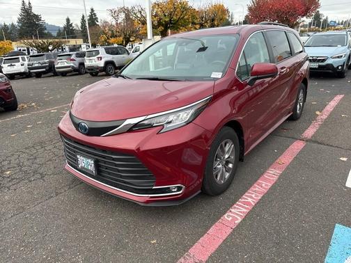 2023 Toyota Sienna XLE