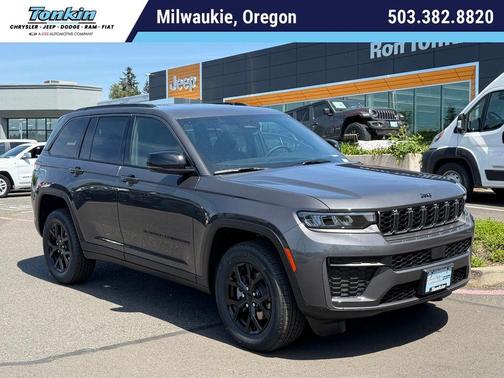 Metallic 2026 Jeep Grand Cherokee Laredo