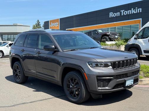 Metallic 2026 Jeep Grand Cherokee Laredo