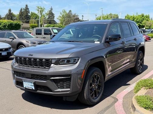 Metallic 2026 Jeep Grand Cherokee Laredo