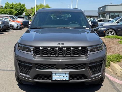 Metallic 2026 Jeep Grand Cherokee Laredo