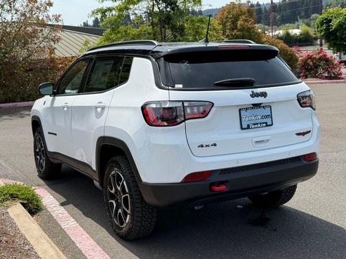 Bright White Clearcoat 2026 Jeep Compass Trailhawk