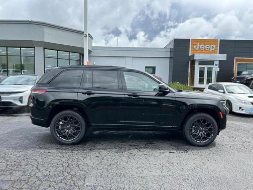 2025 Jeep Grand Cherokee Summit