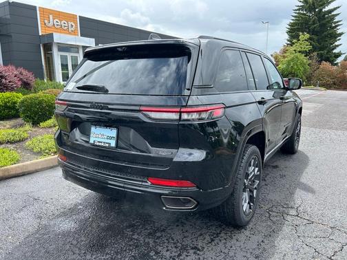 2025 Jeep Grand Cherokee Summit