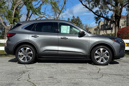 2025 Ford Escape Platinum