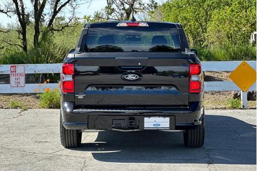 2025 Ford Maverick Lobo Standard