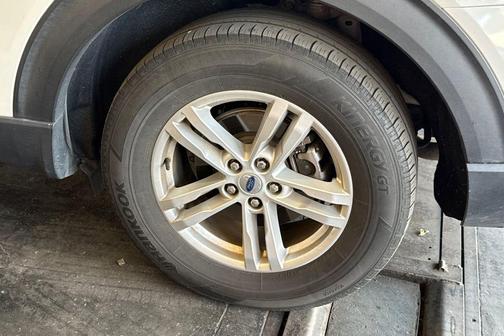 Star White Metallic Tri-Coat 2023 Ford Explorer XLT