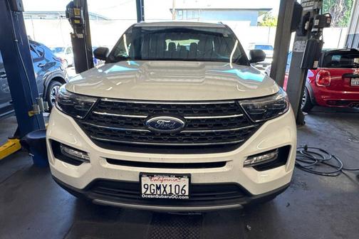 Star White Metallic Tri-Coat 2023 Ford Explorer XLT