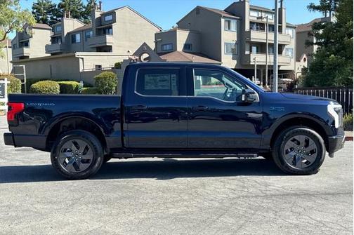 2025 Ford F-150 Lightning LARIAT