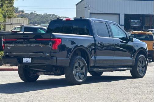 2025 Ford F-150 Lightning LARIAT