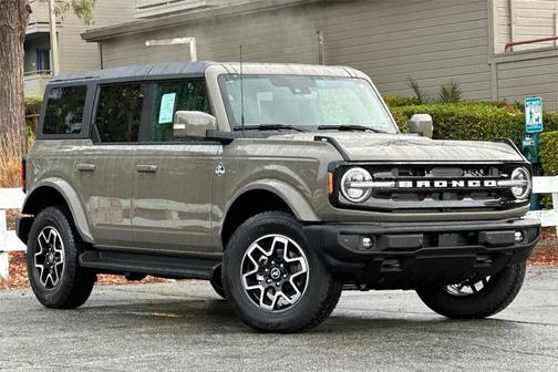 2025 Ford Bronco Outer Banks