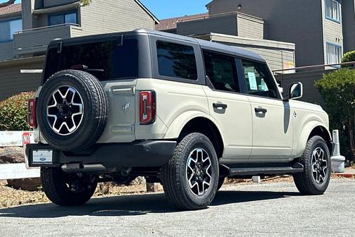 Desert Sand 2026 Ford Bronco Outer Banks