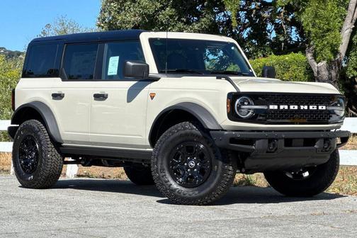 Desert Sand 2026 Ford Bronco Badlands
