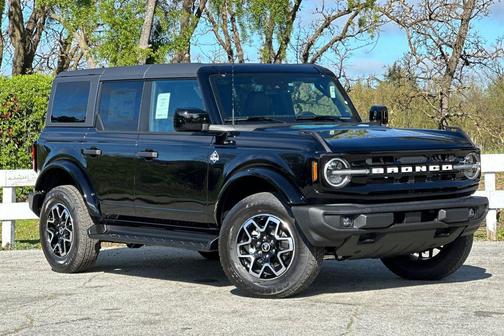 2026 Ford Bronco Outer Banks