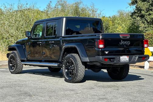 2022 Jeep Gladiator Sport