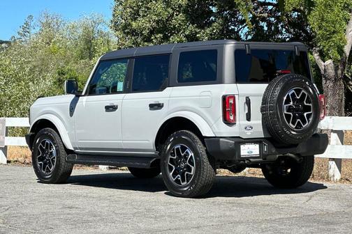 Avalanche Gray 2026 Ford Bronco Outer Banks