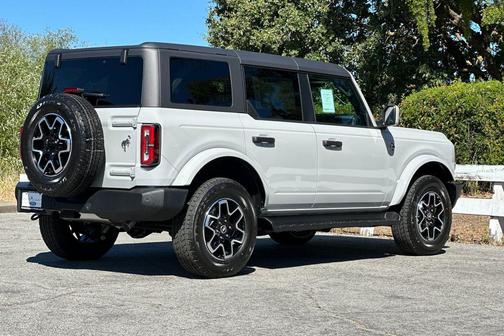 Avalanche Gray 2026 Ford Bronco Outer Banks