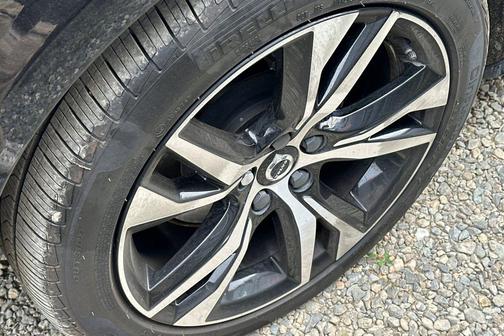 Onyx Black Metallic 2025 Volvo S60 B5 Plus