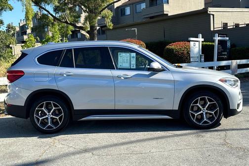 Glacier Silver Metallic 2017 BMW X1 sDrive28i