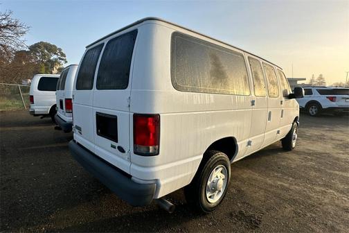 2013 Ford E350 Super Duty XL