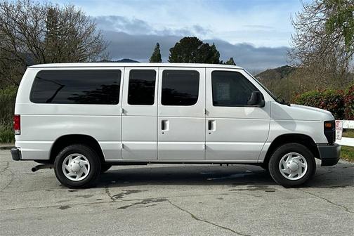2013 Ford E350 Super Duty XL