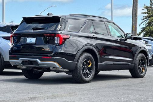 Agate Black Metallic 2026 Ford Explorer Tremor