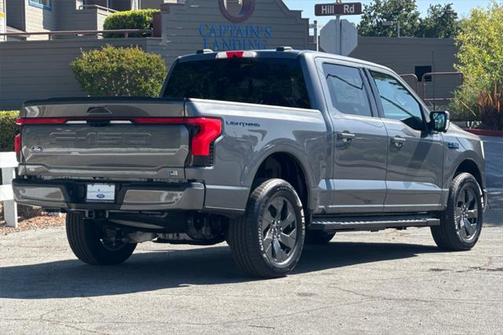 2025 Ford F-150 Lightning LARIAT