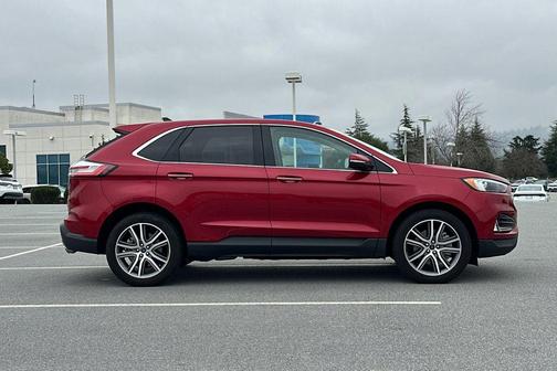 Rapid Red Metallic Tinted Clearcoat 2022 Ford Edge Titanium