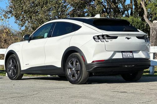 2022 Ford Mustang Mach-E Select